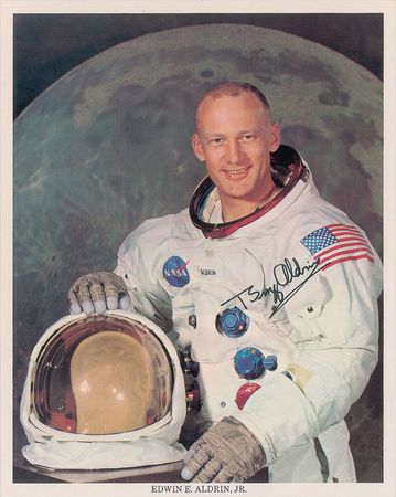Lot #420 Apollo 11: Magnificent uninscribed set of Apollo 11 white space suit lithos - Image 2