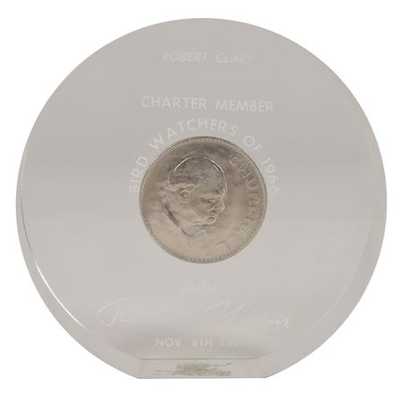 Lot #128 Richard Nixon: Nixon bestows a Churchill Crown to an ABC television reporter - Image 1