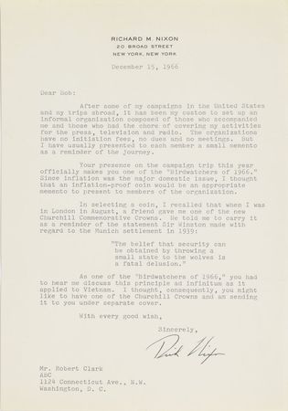 Lot #128 Richard Nixon: Nixon bestows a Churchill Crown to an ABC television reporter - Image 3