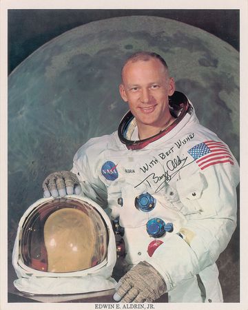 Lot #9070 Buzz Aldrin Pair of Signed Photographs - Image 2