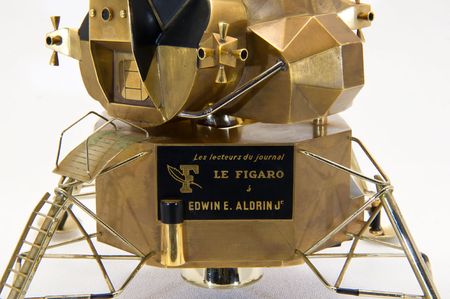 Lot #9157 Buzz Aldrin's Apollo 11 Cartier Solid Gold Lunar Module Replica - Image 3
