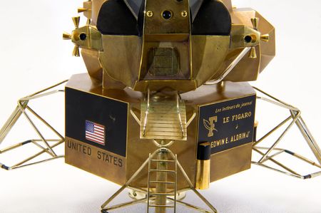 Lot #9157 Buzz Aldrin's Apollo 11 Cartier Solid Gold Lunar Module Replica - Image 4