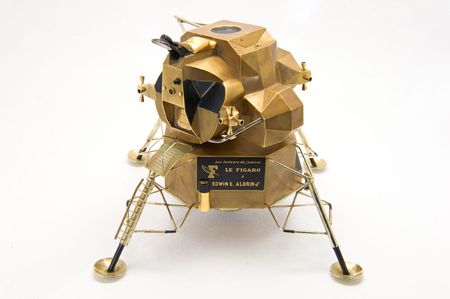 Lot #9157 Buzz Aldrin's Apollo 11 Cartier Solid Gold Lunar Module Replica - Image 17