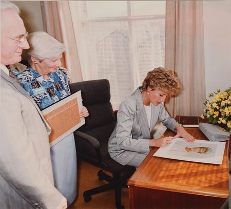 Lot #51 Princess Diana: Amazing oversized portrait of Diana - Image 2