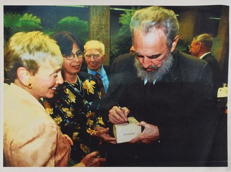Lot #306 Fidel Castro: Signed Cubans from Castro's personal cigar collection - Image 3