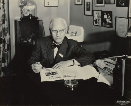 Lot #284 Alexander Fleming: The discoverer of penicillin - Image 2