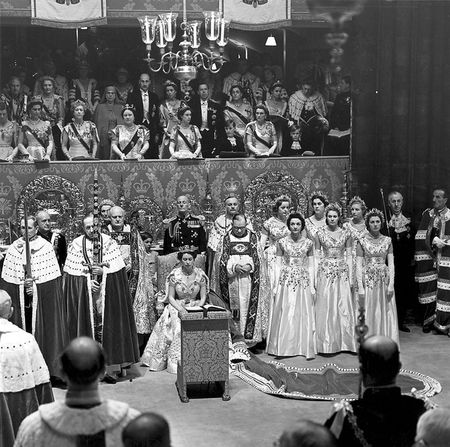 Lot #38 Queen Elizabeth II: Used to decorate Westminster Abbey for the coronation of Elizabeth II - Image 3