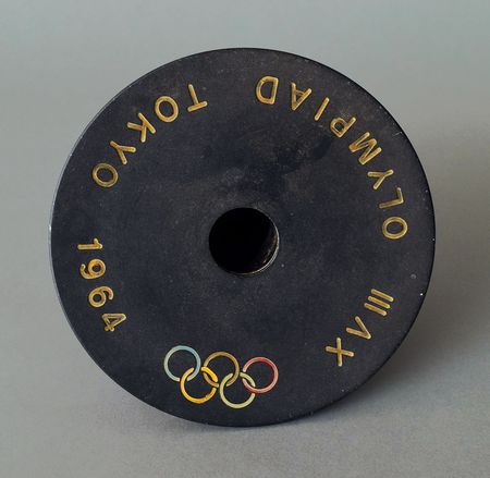 Lot #899 Tokyo 1964 Summer Olympics Torch: Tokyo's iconic 1964 'flare' torch - Image 2