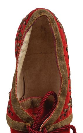 Lot #269 Pope Pius IX: Pope Pius IX?s ornate red papal shoe - Image 3