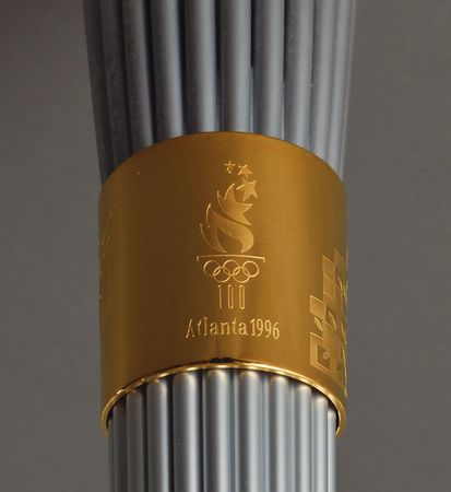 Lot #915 Atlanta 1996 Summer Olympics Torch: Choice unused 1996 Atlanta relay torch - Image 3