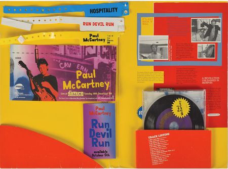 Lot #5053 Paul McCartney and David Gilmour Signed Press Pack - Image 5