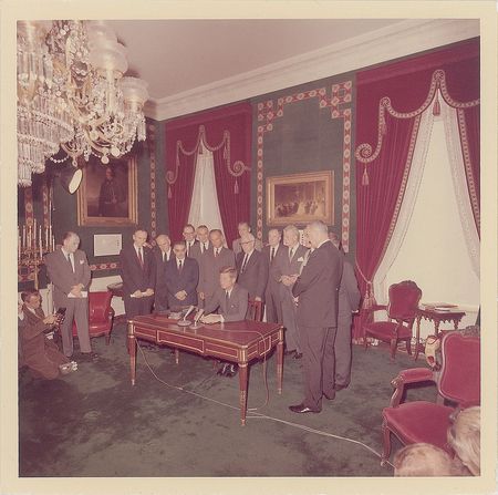 Lot #5562 John F. Kennedy Nuclear Test Ban Treaty Original Vintage Photograph by Cecil Stoughton - Image 1