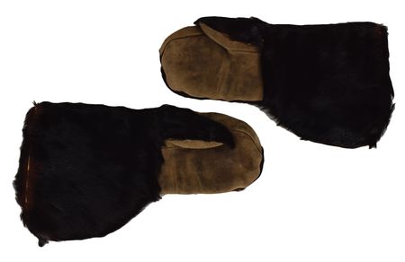 Lot #319 Indian Wars-Era Bearskin Coat, Gauntlets, and Hat: Indian Wars-era bearskin coat and accoutrements - Image 5