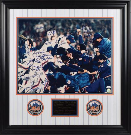 Lot #1020 NY Mets: 1986 Signed Photograph - Image 1