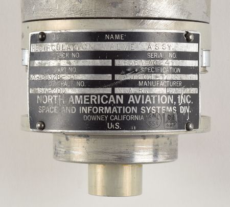Lot #6272  Saturn V S-II Recirculation Valve Assembly - Image 3