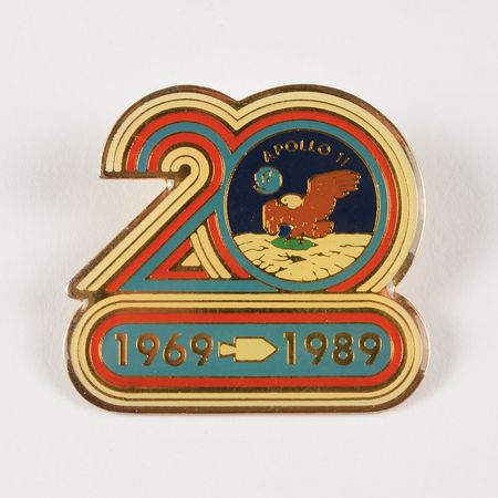 Lot #6421 Alan Bean's Commemorative Apollo 11 Lapel Pin - Image 1