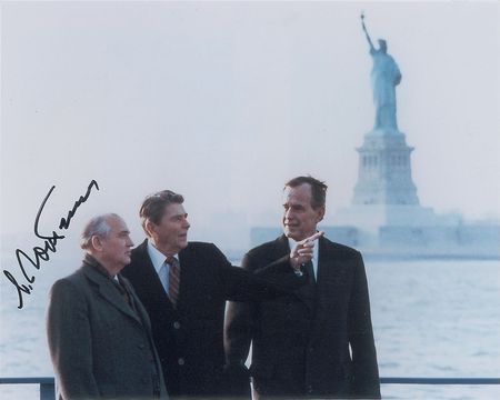 Lot #472 Mikhail Gorbachev Signed Photographs - Image 3