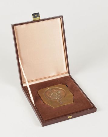 Lot #9610  Sarajevo 1984 Winter Olympics Large Bronze Participation Medal - Image 3