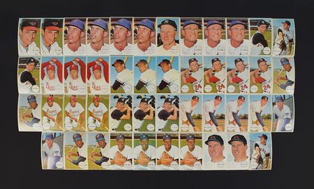 Lot #9206  1964 Topps Giants Collection of (185+) Cards with 25 Mantles - Image 4