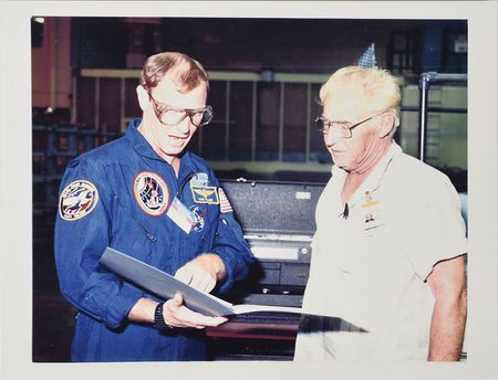 Lot #192 STS-27 Flown Silver Snoopy Pin: Shuttle-flown 'Silver Snoopy' award for a skilled Rockwell machinist - Image 10