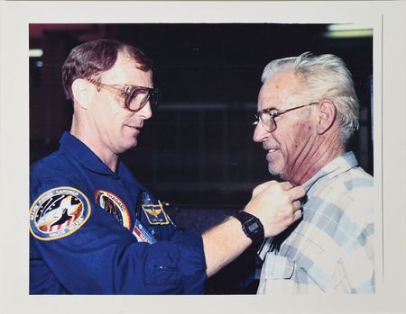 Lot #192 STS-27 Flown Silver Snoopy Pin: Shuttle-flown 'Silver Snoopy' award for a skilled Rockwell machinist - Image 12