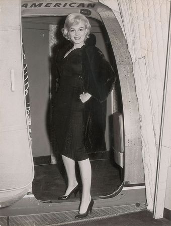 Lot #934 Marilyn Monroe Photograph - Image 1