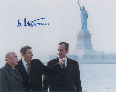 Lot #384 Mikhail Gorbachev Signed Photographs - Image 3