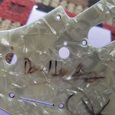 Lot #702 The Eagles: Bullet Strat signed by five Eagles - Image 2