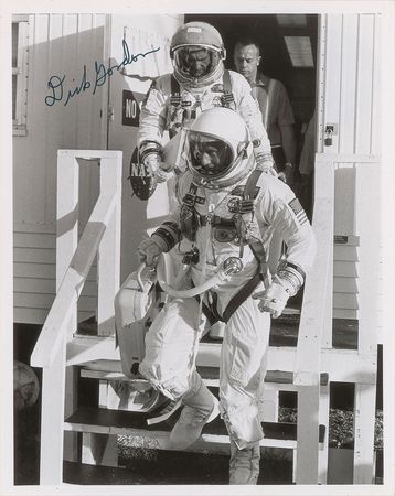 Lot #462 Apollo 12 Signed Photographs - Image 2