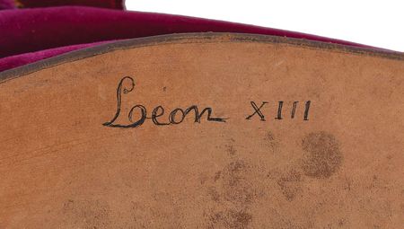 Lot #212 Pope Leo XIII: Ornate papal slipper of Pope Leo XIII - Image 3