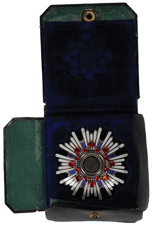 Lot #215 Emperor Hirohito: Stunning certificate naming a Japanese citizen to the Order of the Meiji, including the Star of the Order of the Sacred Treasure badge - Image 3