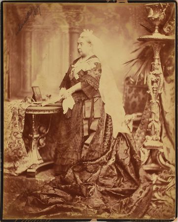 Lot #284 Queen Victoria: Grand imperial portrait of Queen Victoria - Image 1