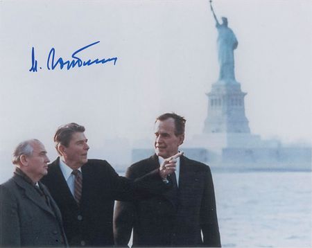 Lot #316 Mikhail Gorbachev Signed Photographs - Image 1