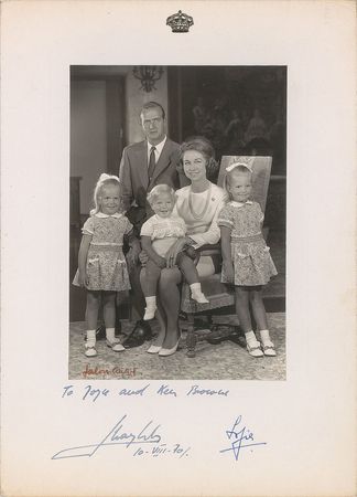 Lot #342 King Juan Carlos I and Queen Sofia Signed Photograph - Image 1