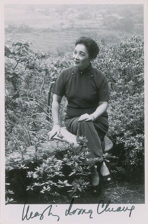 Lot #210 Madame Chiang Kai-shek Signed Photograph - Image 1