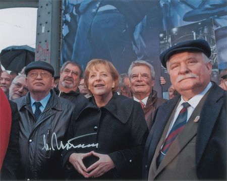 Lot #221 Mikhail Gorbachev Signed Photographs - Image 3