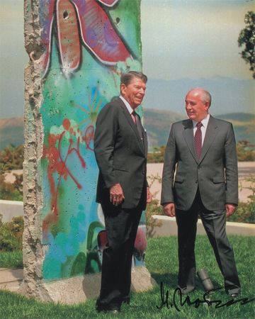 Lot #221 Mikhail Gorbachev Signed Photographs - Image 4