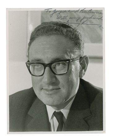 Lot #242 Henry Kissinger Letter and Signed Photograph - Image 1
