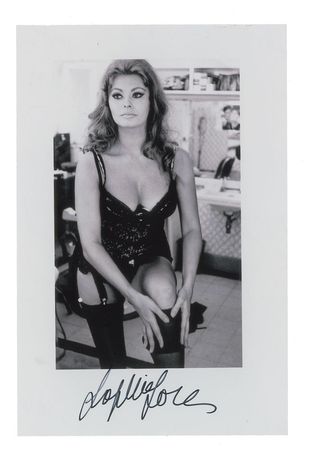Lot #867 Sophia Loren Signed Photographs - Image 3
