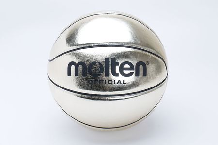 Lot #1057 Scottie Pippen Basketballs - Image 4