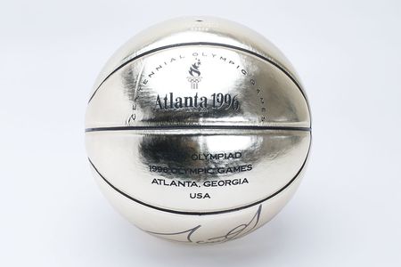 Lot #1057 Scottie Pippen Basketballs - Image 3
