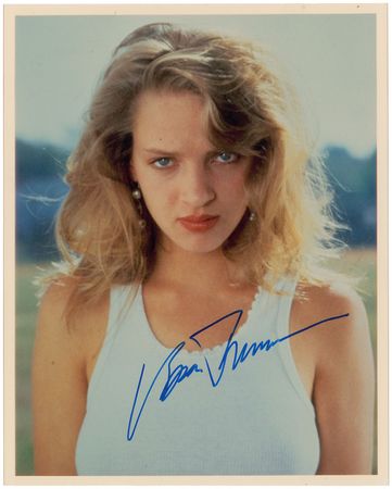 Lot #930 1990s Actresses Signed Photographs - Image 6