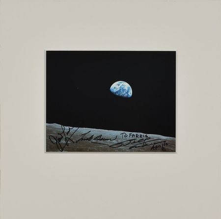 Lot #385 Apollo 8: Fully signed 'Earthrise' lithograph from the first crew to travel to the moon - Image 2