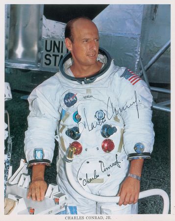 Lot #4252  Moonwalkers Group of (9) Signed Photographs - Image 7