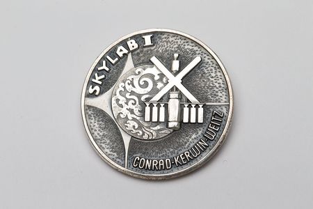 Lot #4596 Ed Gibson's Skylab 2 Unflown Robbins Medal - Image 1