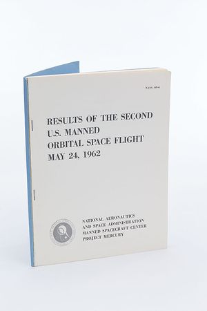 Lot #4075 Scott Carpenter Signed Mercury Flight Report and Photograph - Image 4