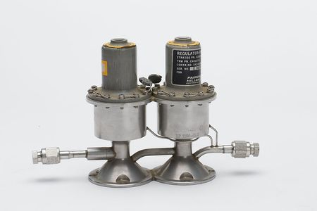 Lot #4221  Apollo CSM LM Helium Pressure Regulator - Image 2