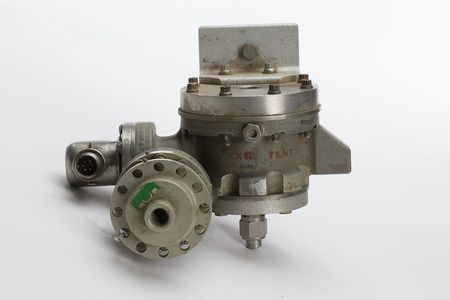 Lot #4225  Apollo Saturn Propulsion Valve - Image 2