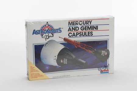 Lot #4156  Space Model and Game Lot - Image 3