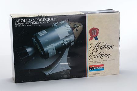 Lot #4156  Space Model and Game Lot - Image 7